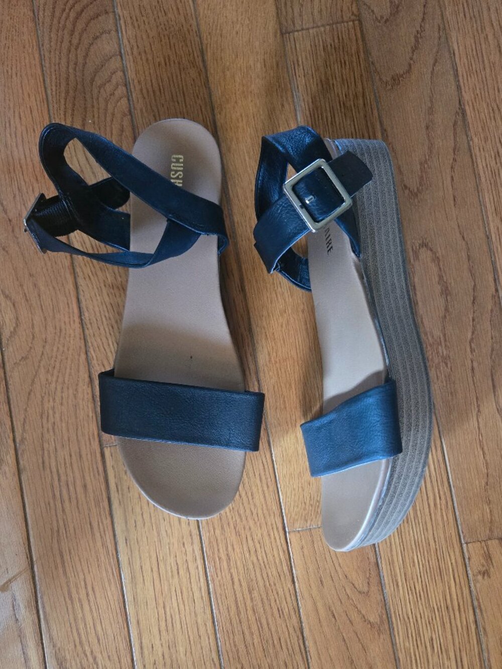Black cushionaire sandals Sz 8.5